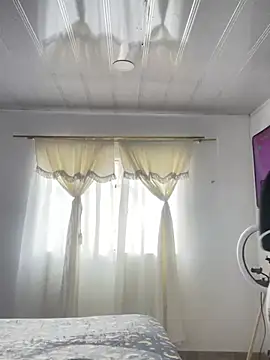 Snapshot of hannahb-e chatting on February 7, 2025, 2:26 pm hannahb-e online show from February 7, 2025, 2:26 pm