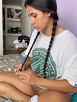 Snapshot of hannahb-e chatting on February 7, 2025, 7:38 pm hannahb-e online show from February 7, 2025, 7:38 pm