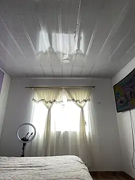 Snapshot of hannahb-e chatting on February 12, 2025, 3:49 pm hannahb-e online show from February 12, 2025, 3:49 pm