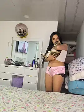 Snapshot of hannahb-e chatting on February 14, 2025, 1:34 am hannahb-e online show from February 14, 2025, 1:34 am