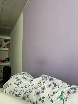 Snapshot of hannahb-e chatting on February 20, 2025, 9:20 pm hannahb-e online show from February 20, 2025, 9:20 pm