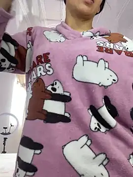 Snapshot of hannahb-e chatting on February 22, 2025, 5:35 pm hannahb-e online show from February 22, 2025, 5:35 pm