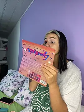 Snapshot of hannahb-e chatting on March 1, 2025, 8:53 pm hannahb-e online show from March 1, 2025, 8:53 pm