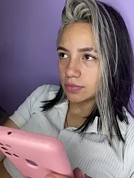 Snapshot of hannahb-e chatting on March 4, 2025, 2:17 am hannahb-e online show from March 4, 2025, 2:17 am