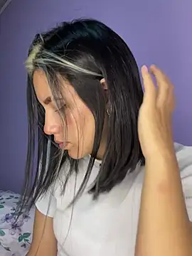 Snapshot of hannahb-e chatting on March 4, 2025, 10:49 pm hannahb-e online show from March 4, 2025, 10:49 pm