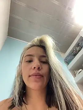 Snapshot of hannahb-e chatting on March 6, 2025, 7:10 pm hannahb-e online show from March 6, 2025, 7:10 pm