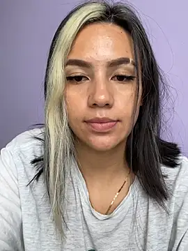 Snapshot of hannahb-e chatting on March 18, 2025, 5:10 pm hannahb-e online show from March 18, 2025, 5:10 pm