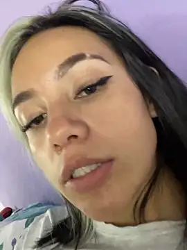 Snapshot of hannahb-e chatting on March 19, 2025, 8:54 pm hannahb-e online show from March 19, 2025, 8:54 pm