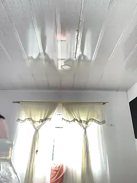 Snapshot of hannahb-e chatting on September 9, 2025, 1:32 pm hannahb-e online show from September 9, 2025, 1:32 pm