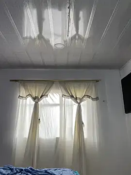 Snapshot of hannahb-e chatting on October 4, 2025, 2:37 pm hannahb-e online show from October 4, 2025, 2:37 pm