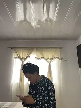 Snapshot of hannahb-e chatting on October 17, 2025, 2:30 pm hannahb-e online show from October 17, 2025, 2:30 pm