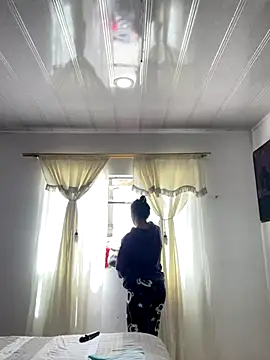 Snapshot of hannahb-e chatting on October 18, 2025, 4:08 pm hannahb-e online show from October 18, 2025, 4:08 pm