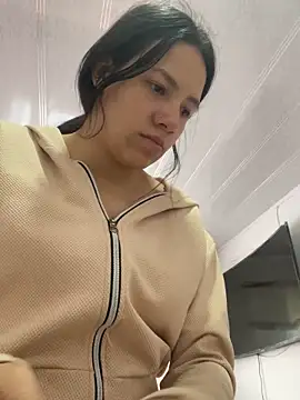 Snapshot of hannahb-e chatting on October 23, 2025, 8:07 pm hannahb-e online show from October 23, 2025, 8:07 pm