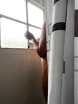 Snapshot of hannahb-e chatting on October 29, 2025, 8:32 pm hannahb-e online show from October 29, 2025, 8:32 pm