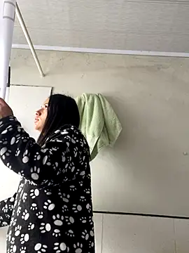 Snapshot of hannahb-e chatting on November 1, 2025, 2:41 pm hannahb-e online show from November 1, 2025, 2:41 pm