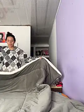 hannahb-e online show from April 16, 2026, 3:46 pm