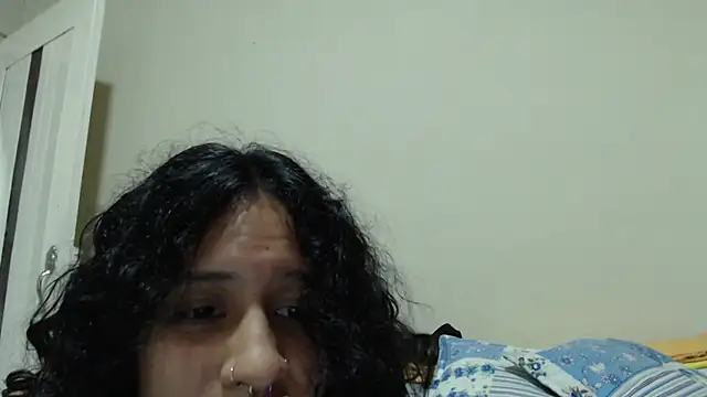 AlinaWoolf  online show from April 10, 2026, 2:06 am