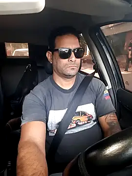 hecwil8 online show from November 1, 2025, 11:56 am