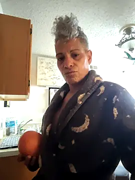 Snapshot of CeceilaMoon chatting on February 14, 2026, 4:26 pm CeceilaMoon online show from February 14, 2026, 4:26 pm