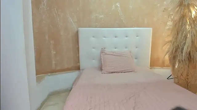 shenielxx online show from February 25, 2025, 1:39 pm