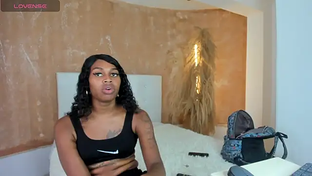 shenielxx online show from September 17, 2025, 2:52 pm