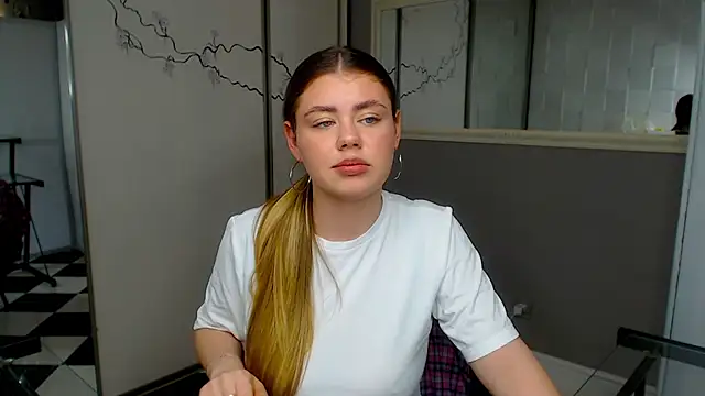 IsabellaBler online show from March 13, 2025, 1:07 pm
