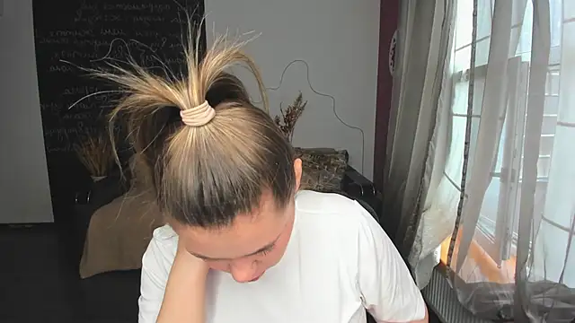 IsabellaBler online show from February 18, 2026, 6:53 am