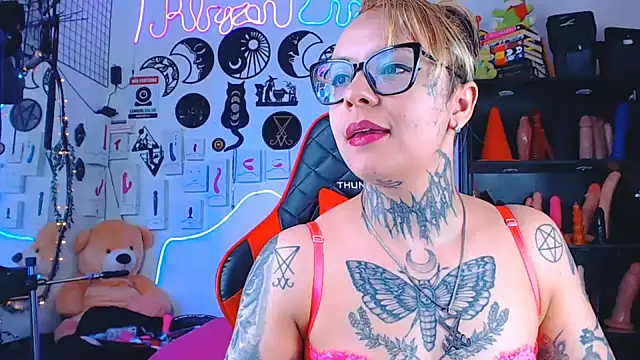 AbyzouLux online show from September 19, 2025, 2:29 pm