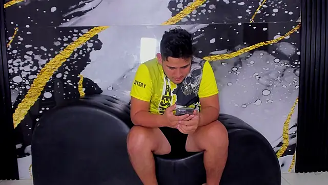 sweethot    online show from October 4, 2025, 3:10 pm