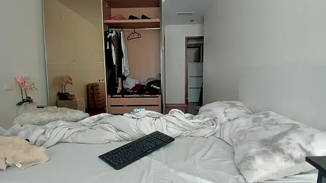 dulcey john online show from November 20, 2025, 9:31 am