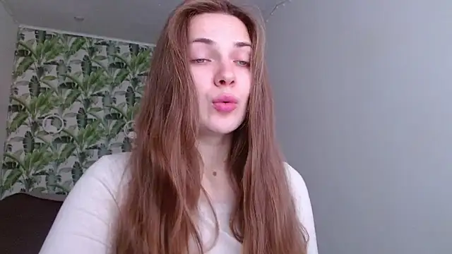 Snapshot of Olivia_shine chatting on October 22, 2025, 4:13 am Olivia shine online show from October 22, 2025, 4:13 am