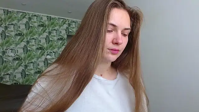 Snapshot of Olivia_shine chatting on October 29, 2025, 5:20 am Olivia shine online show from October 29, 2025, 5:20 am