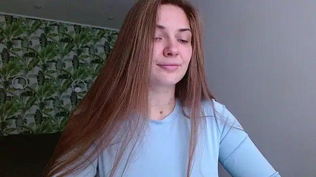 Snapshot of Olivia_shine chatting on October 31, 2025, 5:19 am Olivia shine online show from October 31, 2025, 5:19 am