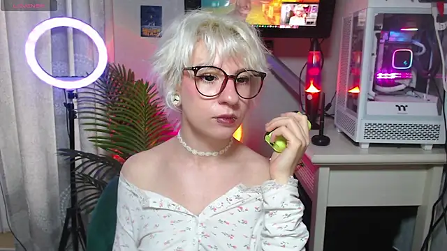  Moonlight t online show from October 14, 2025, 9:32 am