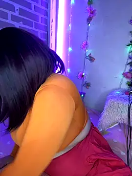 CharlotteMillers online show from October 5, 2025, 11:19 am