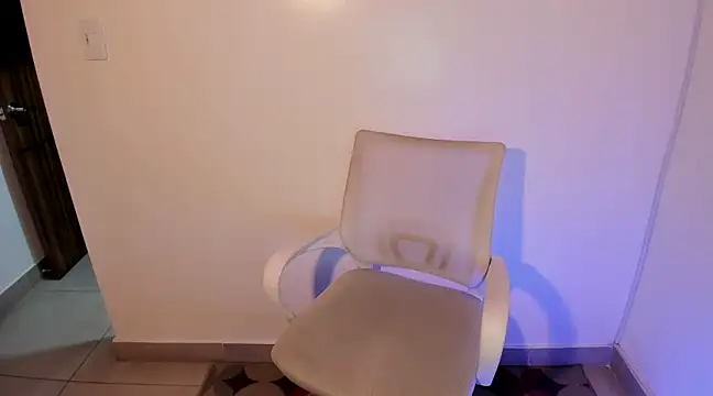 kiaraowen online show from December 3, 2024, 2:36 am