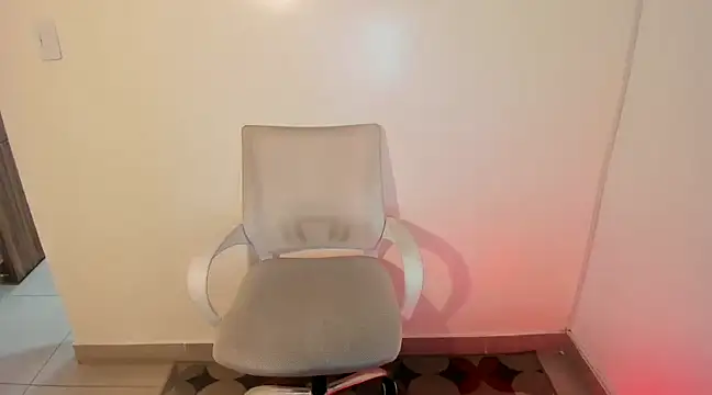kiaraowen online show from December 19, 2024, 8:13 pm