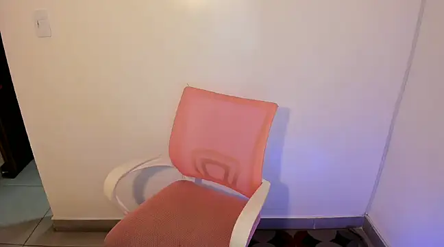 kiaraowen online show from January 5, 2025, 11:44 pm