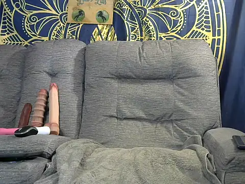 lovely lola1111 online show from January 17, 2026, 2:38 am