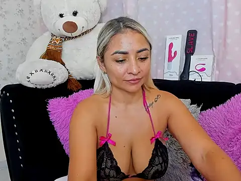 milf bigass  online show from November 25, 2025, 12:16 pm