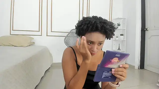 saray mardez online show from September 30, 2025, 12:21 pm