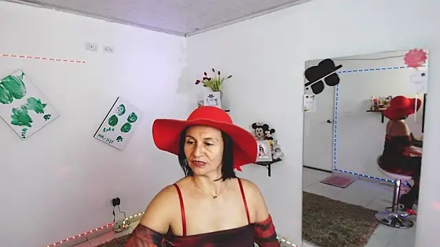 lollita 23  online show from September 24, 2025, 8:23 pm