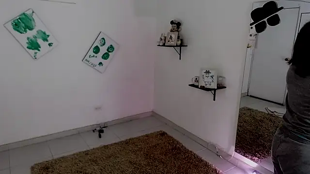 lollita 23  online show from October 26, 2025, 1:50 pm