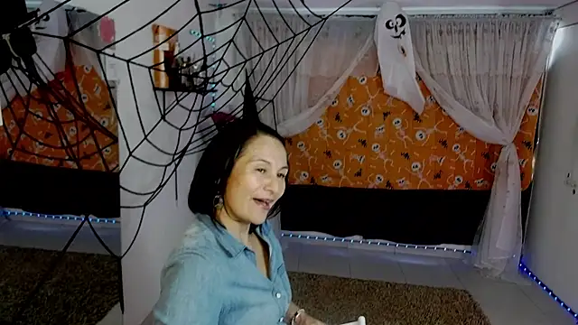 lollita 23  online show from October 28, 2025, 5:59 pm