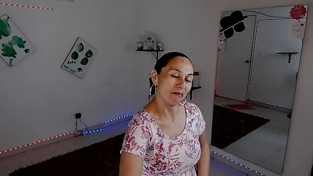 lollita 23  online show from November 13, 2025, 8:19 pm