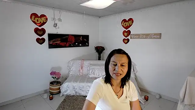 lollita 23  online show from April 16, 2026, 7:14 pm