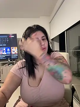 Snapshot of horny_roomiess chatting on January 31, 2025, 1:11 am horny roomiess online show from January 31, 2025, 1:11 am