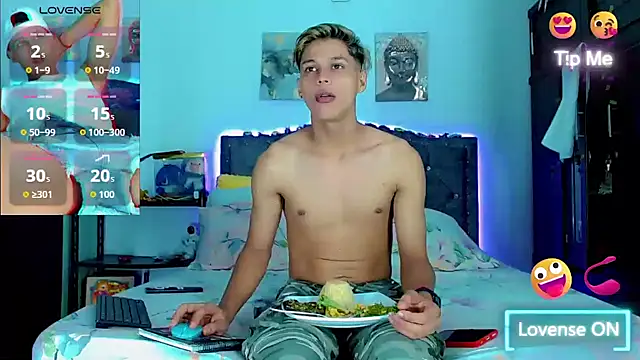 Liamscott  online show from November 3, 2025, 8:54 pm