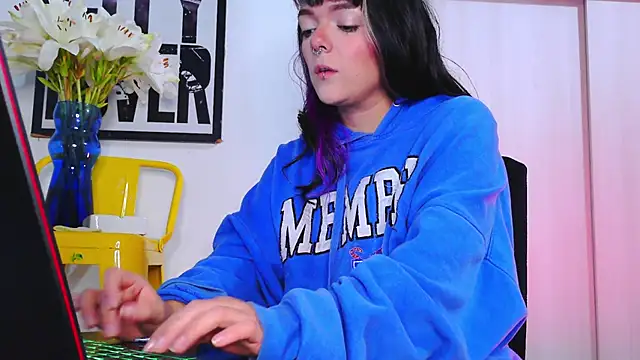 purple em69 online show from November 16, 2025, 6:52 am