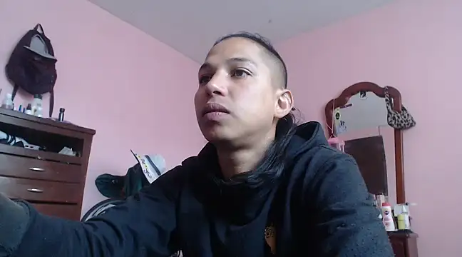 Snapshot of CoreAlejito chatting on December 17, 2024, 1:05 pm CoreAlejito online show from December 17, 2024, 1:05 pm